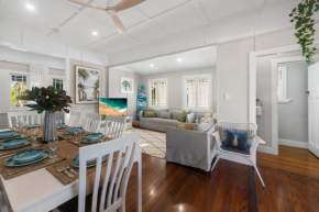 Stunning 4 Bedroom Beach House - Dicky Beach Original